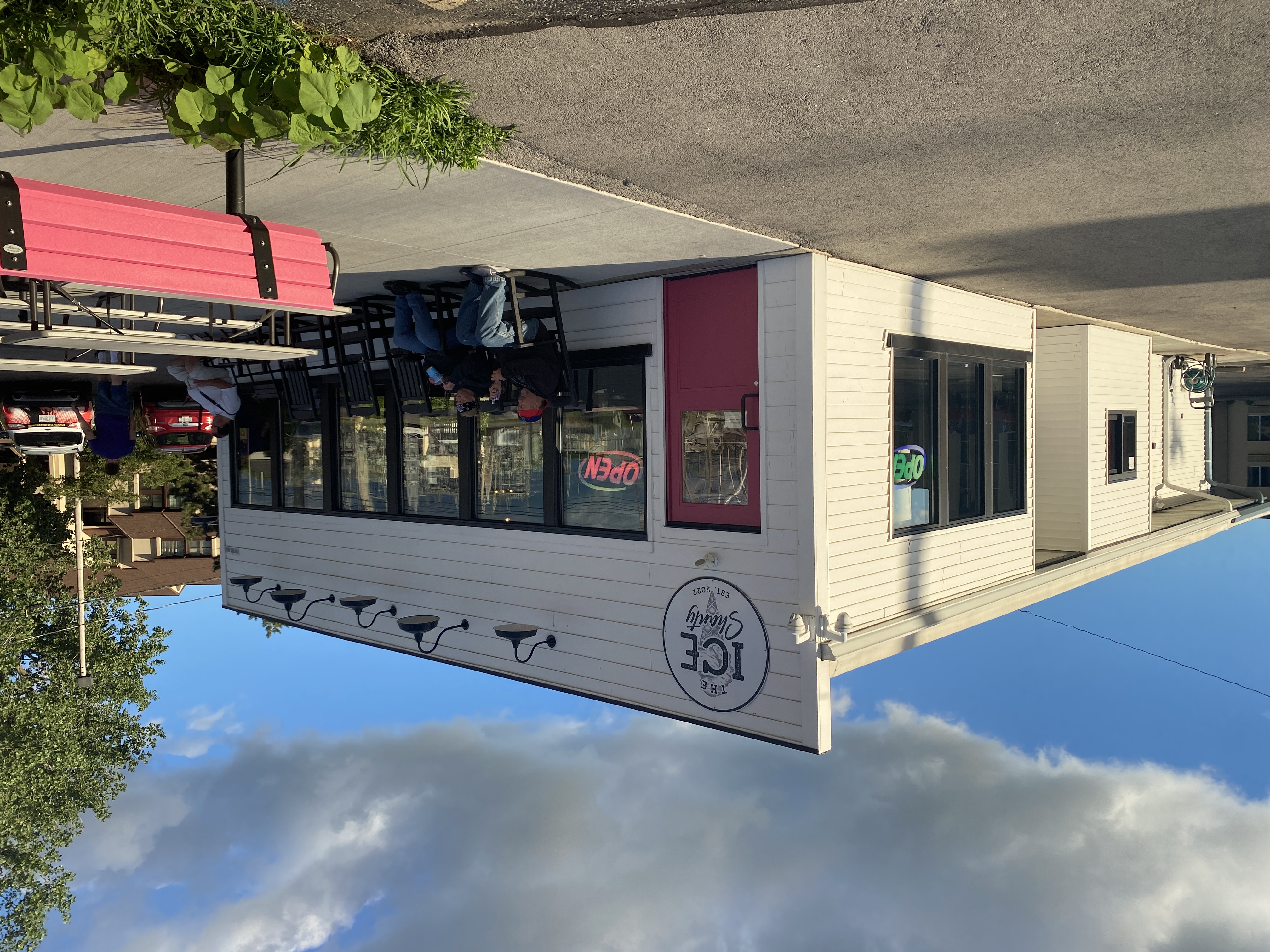 This is the Ice Shanty ice cream shop
      in Port Clinton, Ohio, which has a drive-thru.