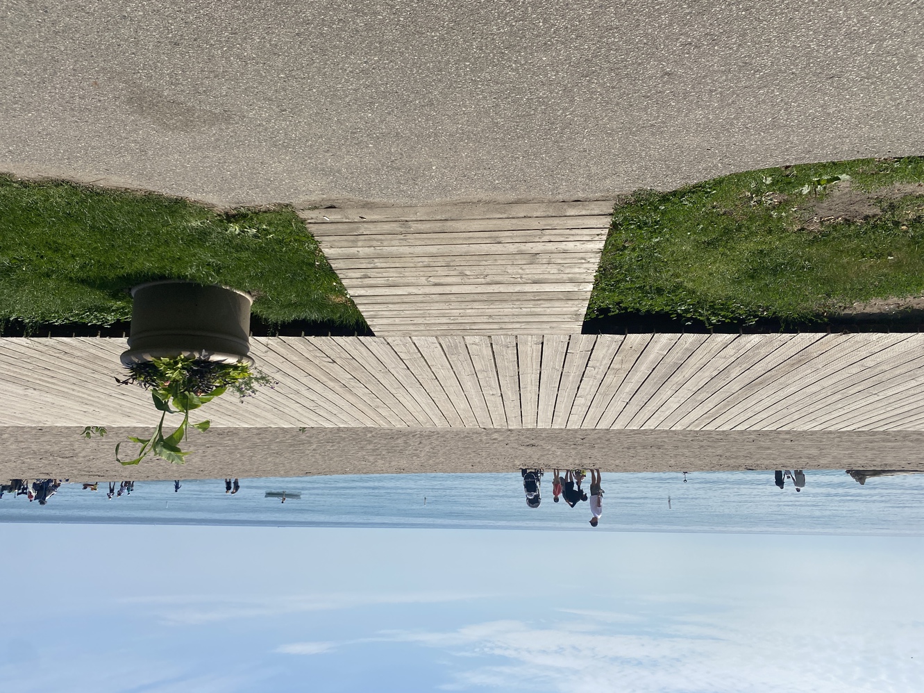 Kew-Balmy
      Beach has an accessible, foot-friendly Boardwalk.