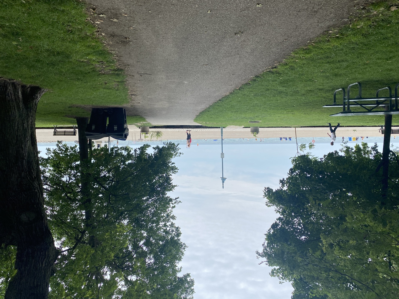 The Kew
      Gardens footpath leads from the shoreline directly to a transit
      stop on Queen Street East.